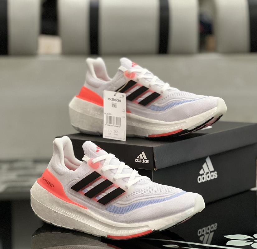 Giày Golf nữ Adidas luôn nhận được nhiều lời khen đến từ các golfer