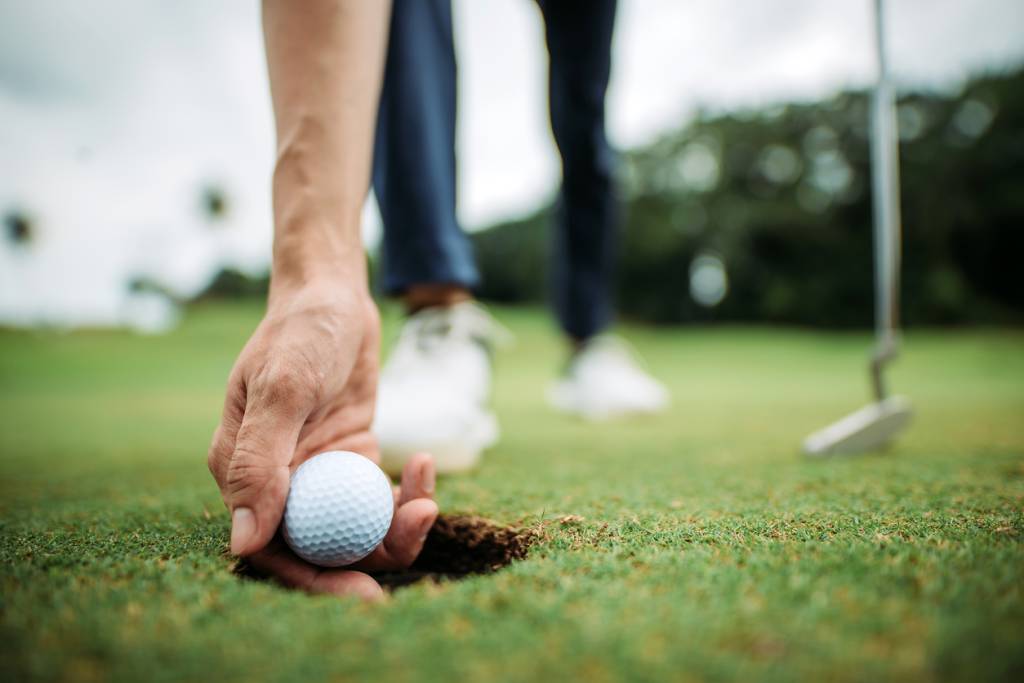 Bóng golf cũng đóng vai trò hết sức quan trọng đối với người chơi
