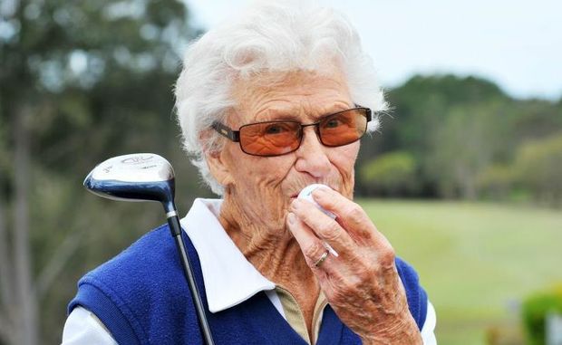 Golfer lớn tuổi Elsie Mclean