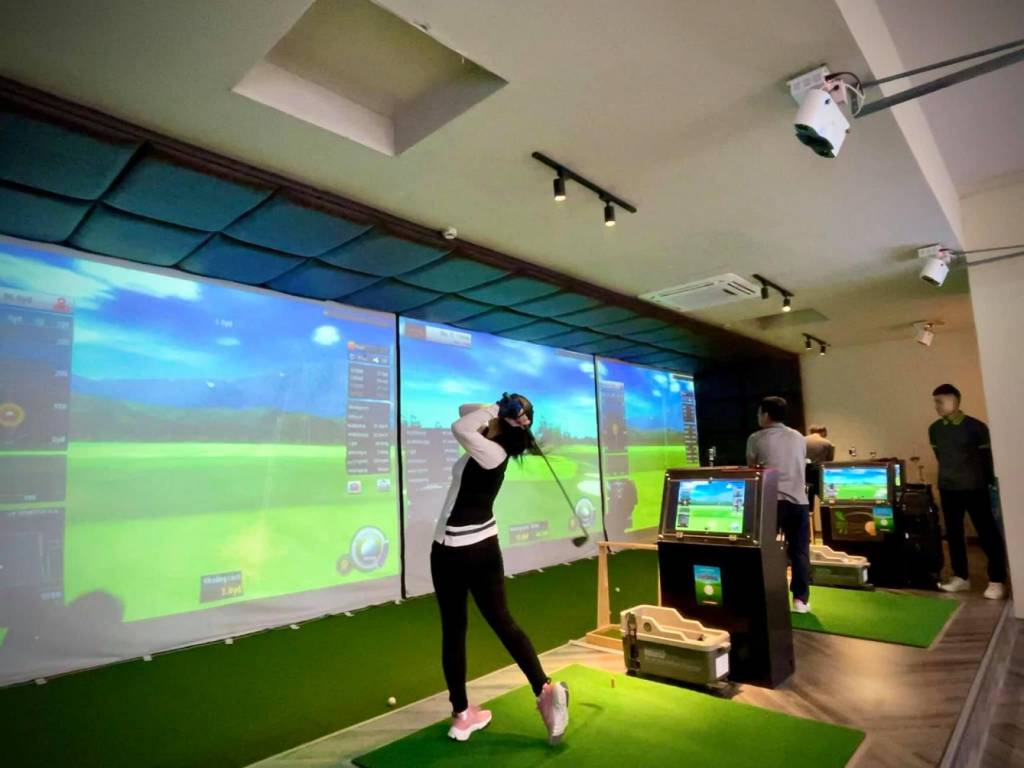 Phòng golf 3D sở hữu những thiết bị cao cấp, hiện đại cho bạn trải nghiệm tuyệt vời nhất