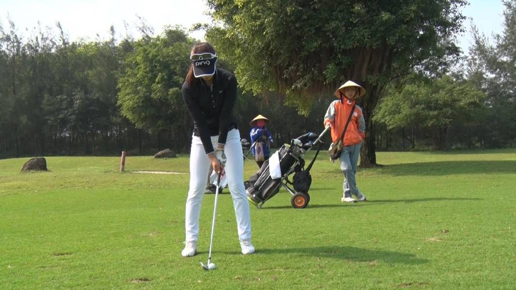 Sân tập golf Cửa Lò có các chướng ngại vật được bố trí một cách hợp lý giúp trò chơi thú vị hơn
