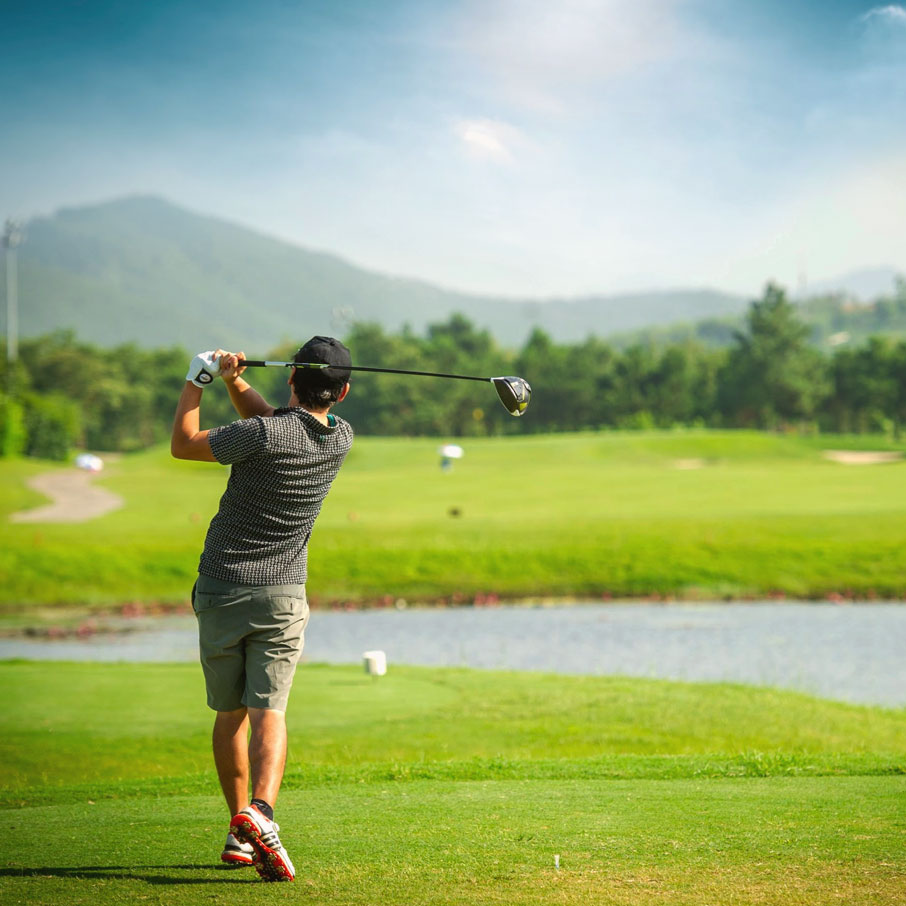 Giá sân golf Minh Trí đa dạng tùy vào số khách và thời điểm đặt sân