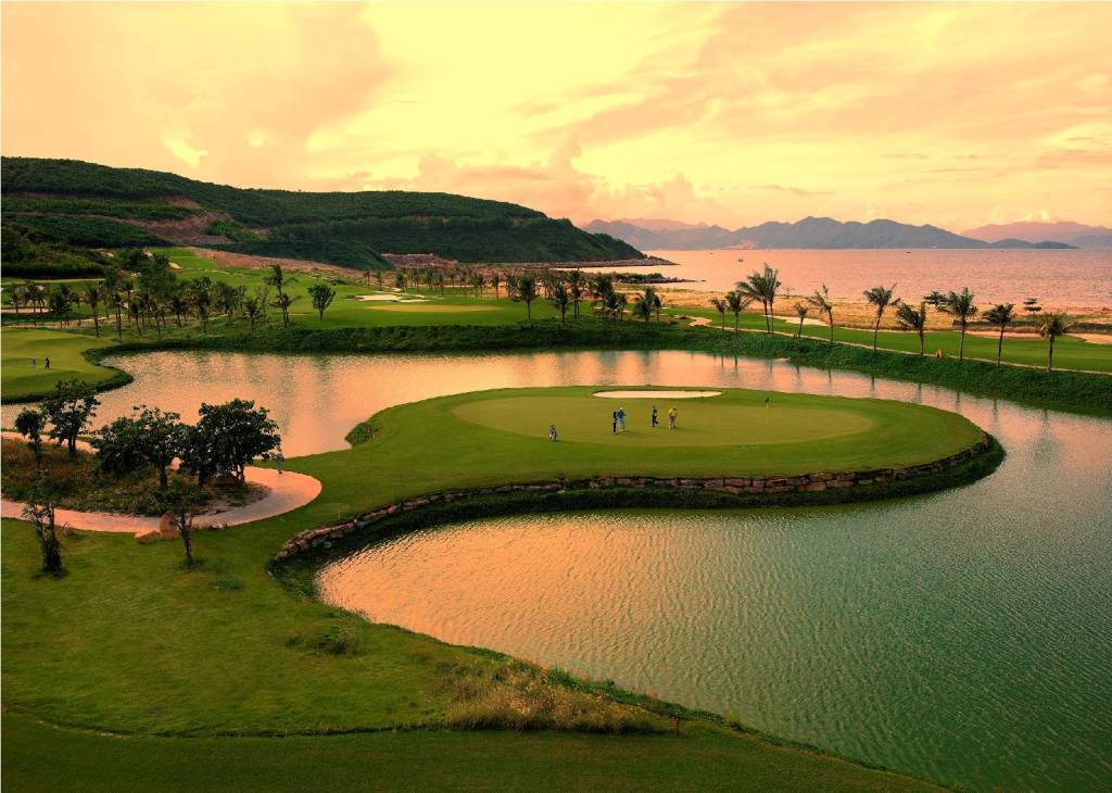 Vinpearl Golf Nha Trang thơ mộng trong ánh hoàng hôn xế chiều