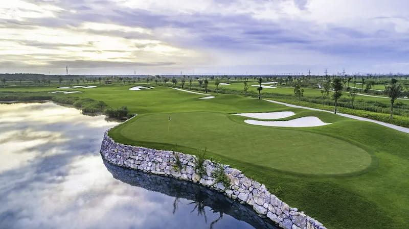 Thiết kế sân golf với 27 lỗ golf