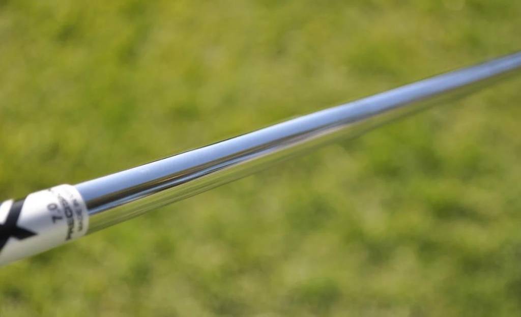Cán gậy golf được làm bằng thép