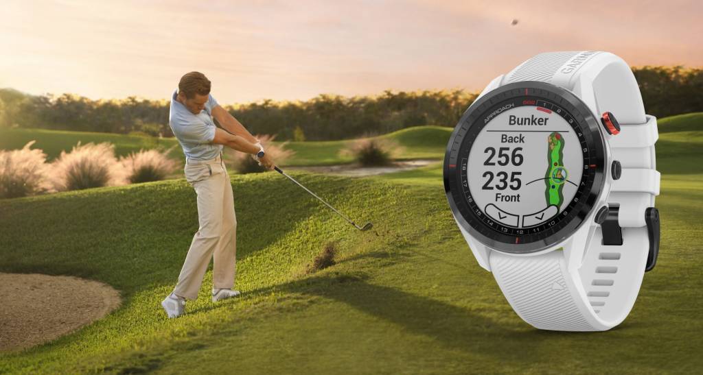 Đồng hồ golf có tính năng đo khoảng cách theo từng cú đánh một cách chính xác