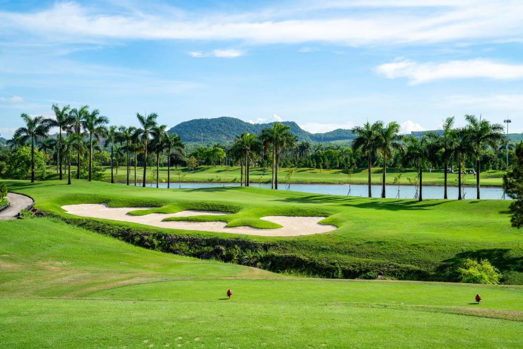 Sân Golf Tràng An là một điểm đến nổi tiếng tại tỉnh Ninh Bình