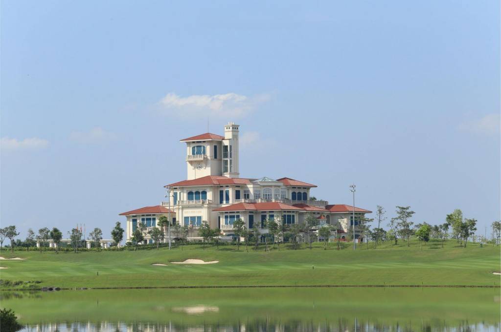 Sân golf Legend Hill sở hữu hệ thống nhà khách sạn, nhà hàng sang trọng hiện đại