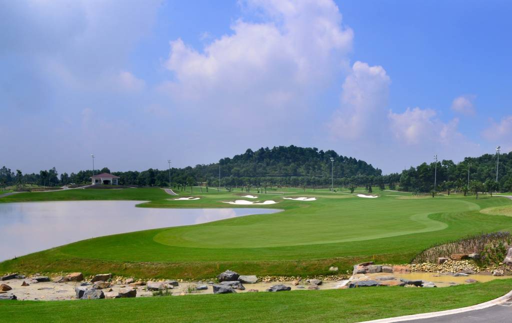 Sân golf Legend Hill được đầu tư thiết kế đạt chuẩn quốc tế