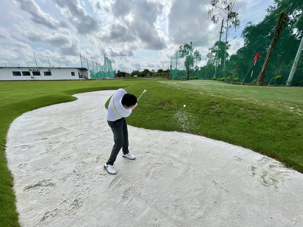 Thiết kế sân golf Mekong với các hố cát được bố trí hợp lý