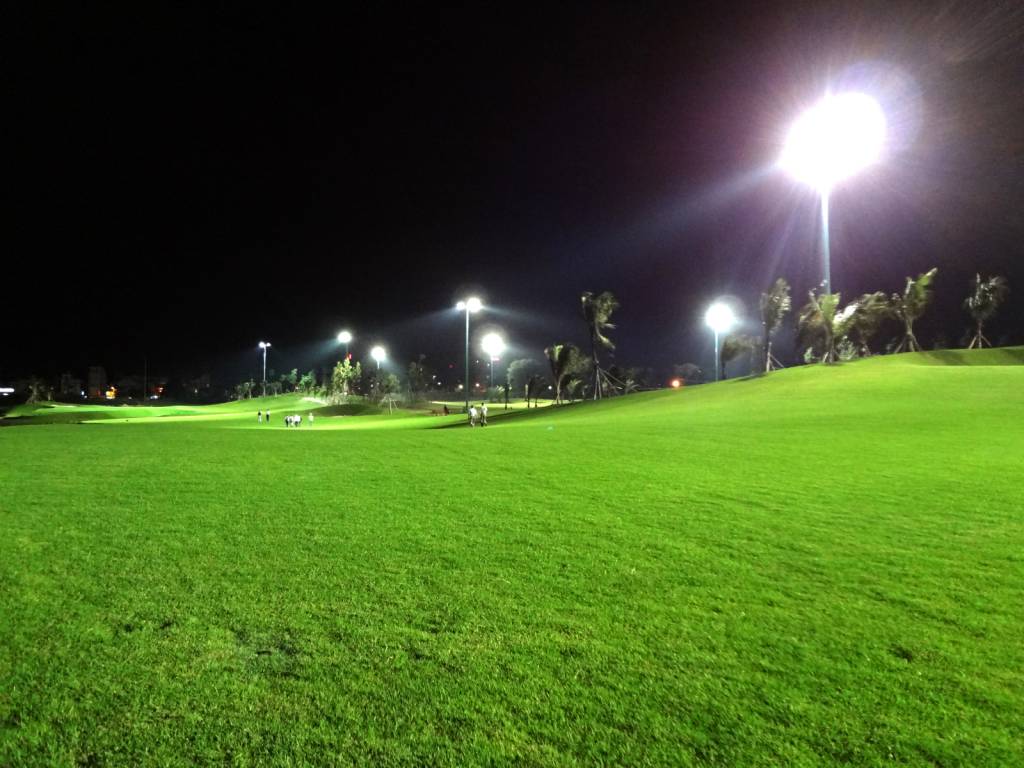 Sân golf Tân Sơn Nhất được trang bị hệ thống ánh sáng hiện đại