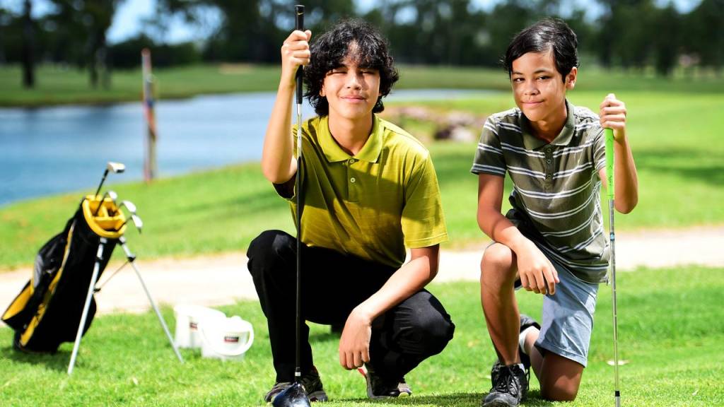 Thời trang golf cho trẻ em với quần short golf thoải mái năng động