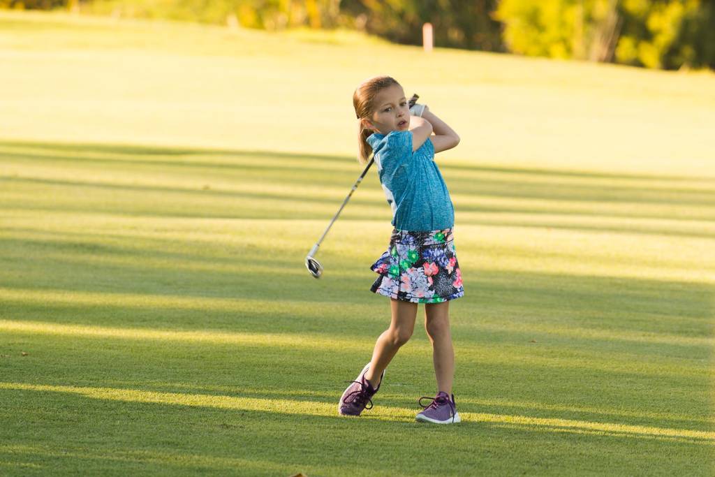 Thời trang golf cho trẻ em xinh xắn đáng yêu với mẫu đầm ngắn cho bé gái
