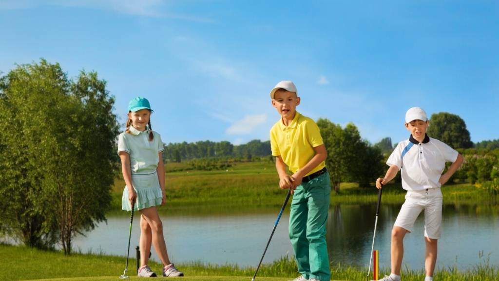 Thời trang golf cho trẻ em không thể thiếu những chiếc áo polo golf