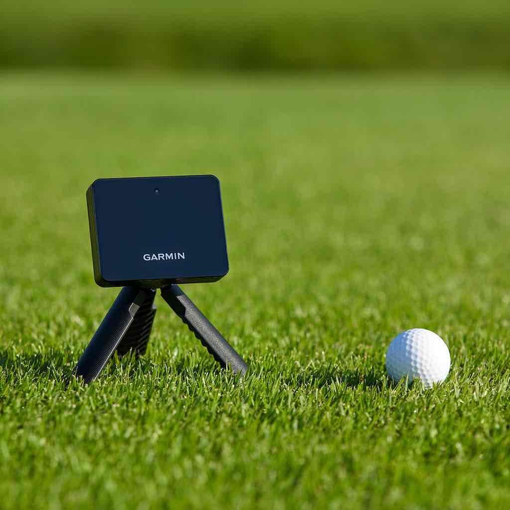 Cảm biến golf 3D Garmin được thiết kế với kiểu dáng trẻ trung và hệ điều hành thân thiện với người dùng