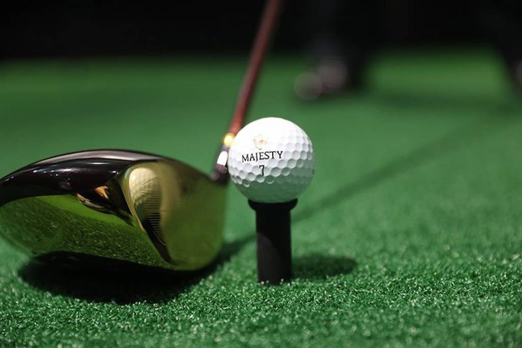 Gậy golf Majesty Royale được thiết kế vô cùng tinh tế và sang trọng với màu vàng gold chủ đạo
