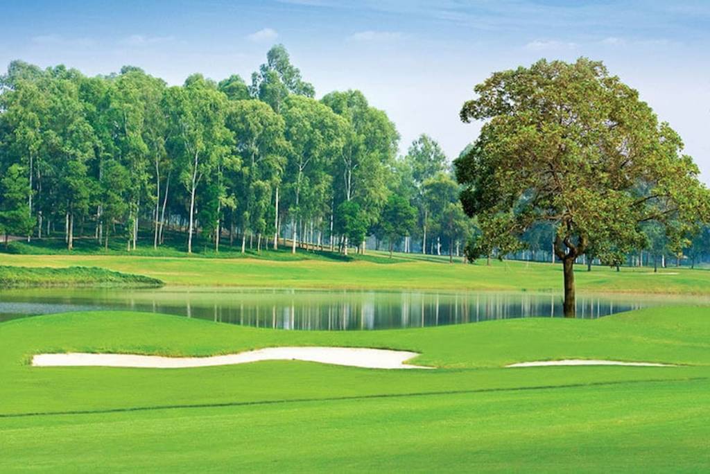 Sân Lakeside thuộc sân golf Đồng Mô