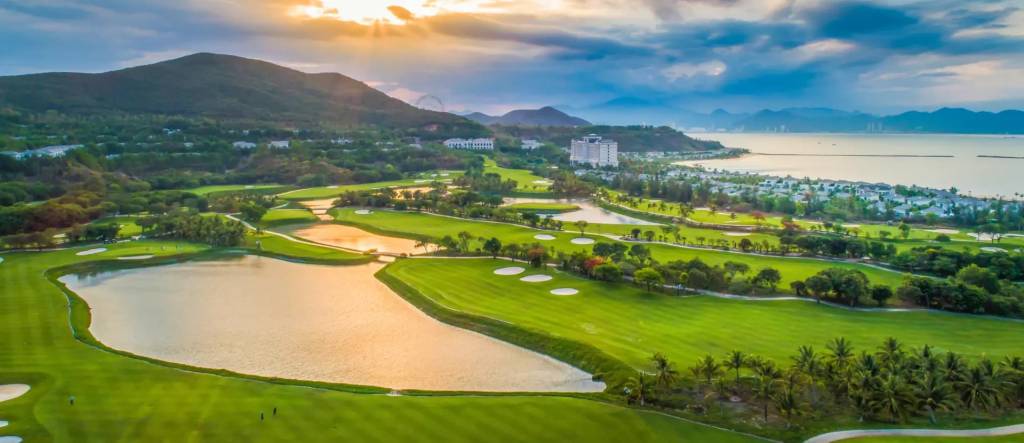 Sân golf đẹp nhất Việt Nam gọi tên Vinpearl golf Club Nha Trang 