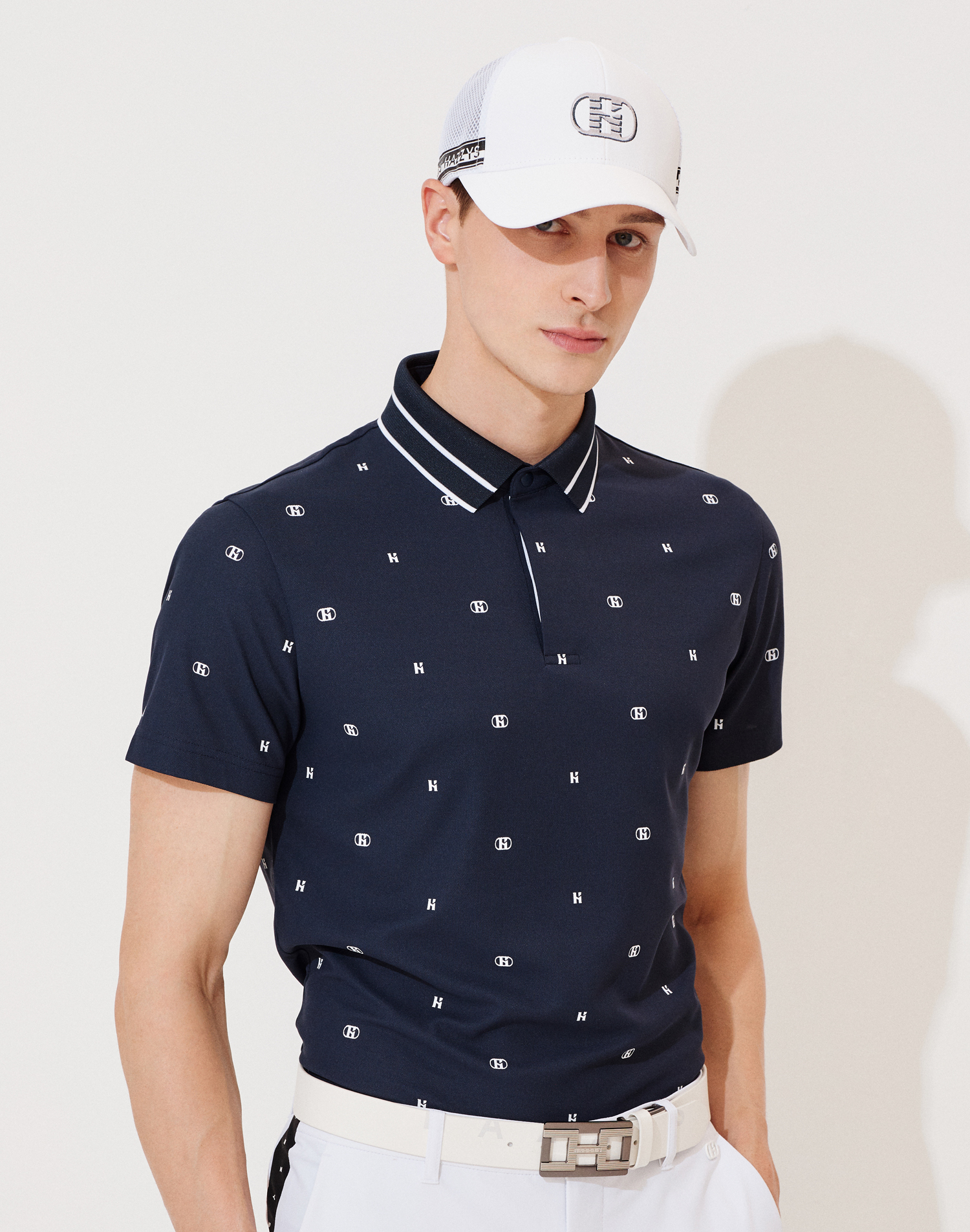 Thiết kế áo golf nam đa dạng, thể hiện phong cách
