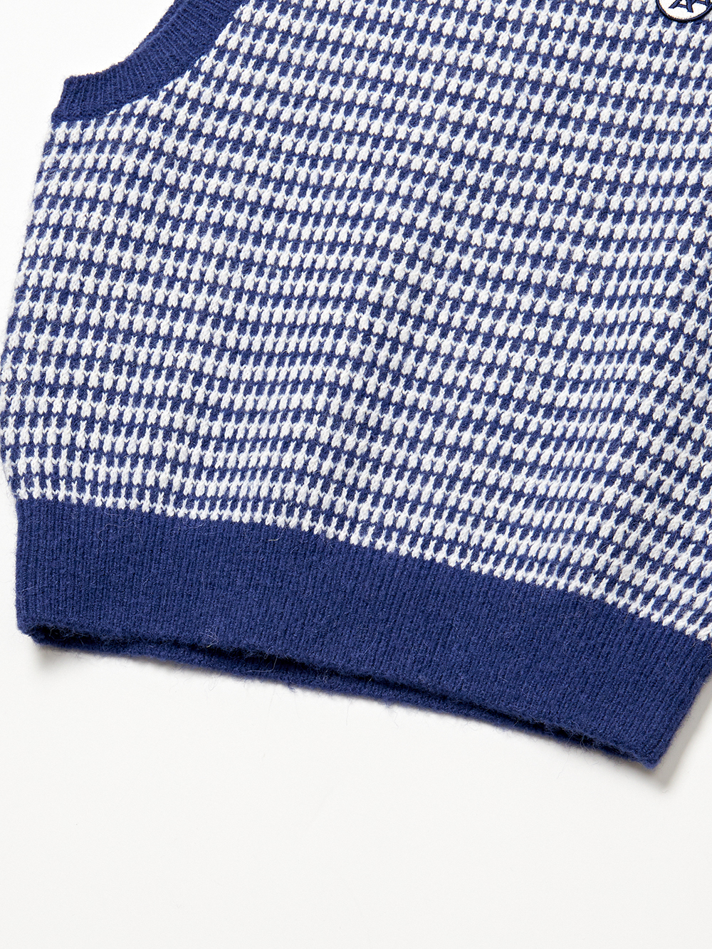 UTAA Rabbit Tooth Knit Vest : Sky Blue - Ảnh 7