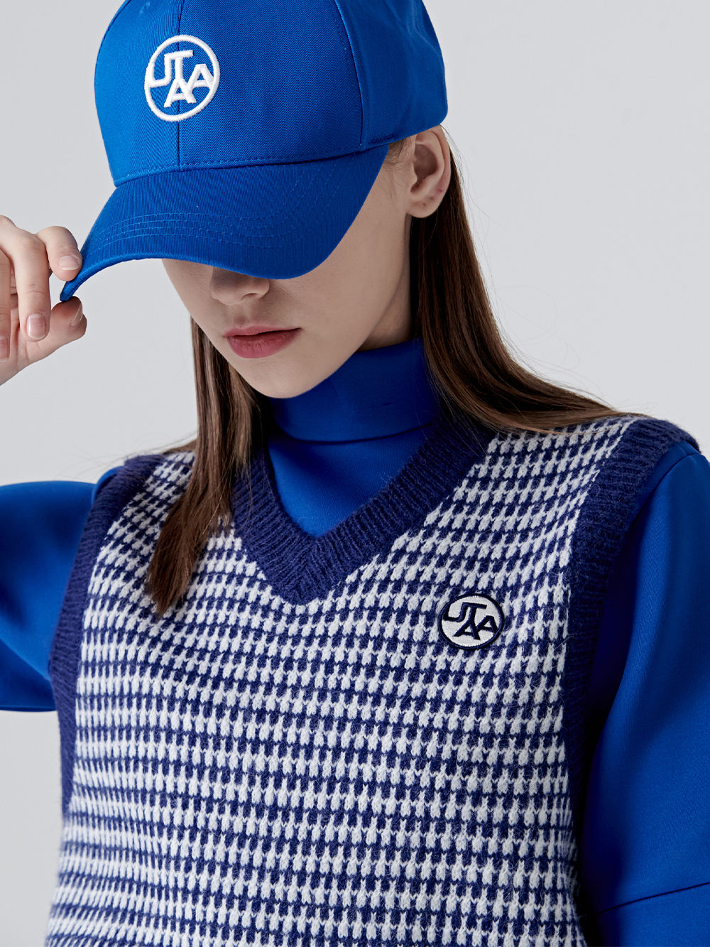 UTAA Rabbit Tooth Knit Vest : Sky Blue - Ảnh 2