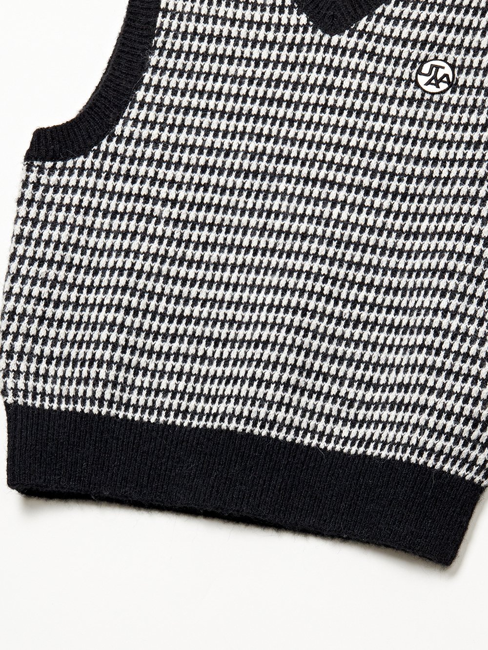 UTAA Rabbit Tooth Knit Vest : Black - Ảnh 7
