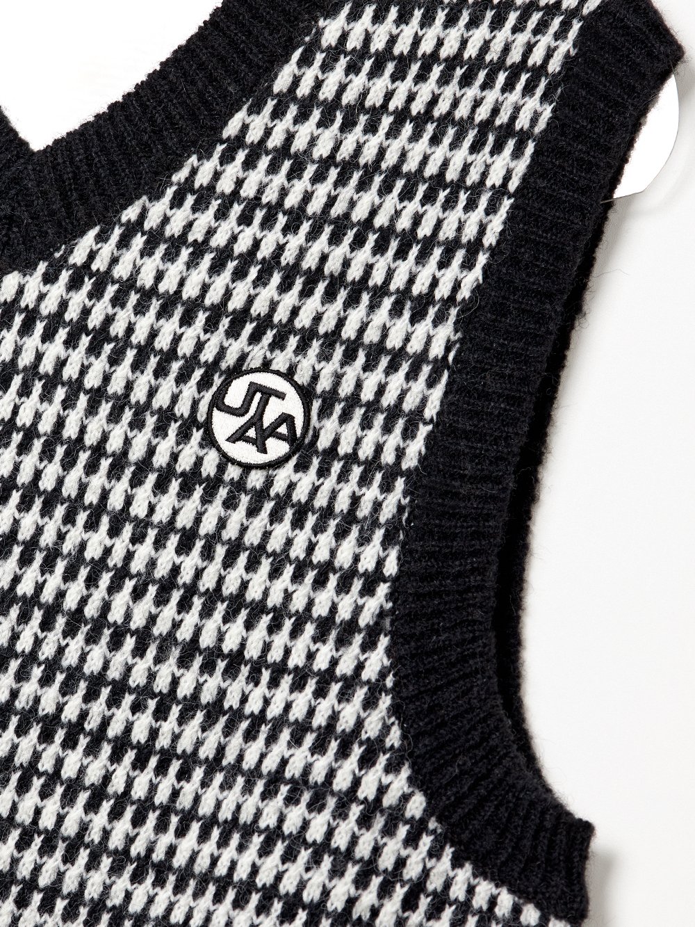 UTAA Rabbit Tooth Knit Vest : Black - Ảnh 8