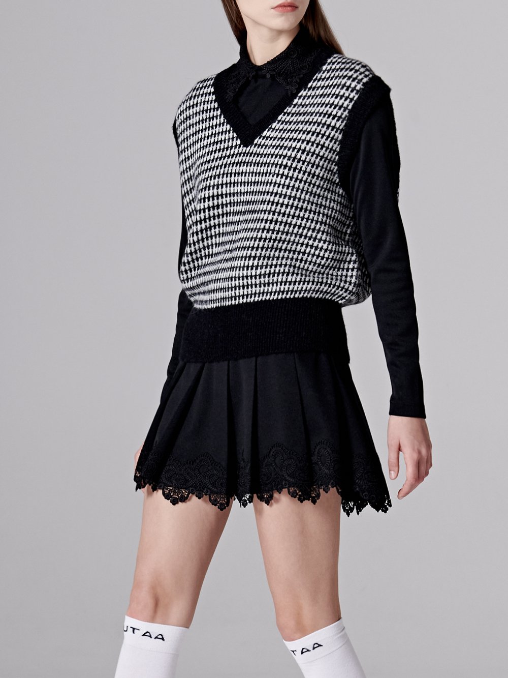 UTAA Rabbit Tooth Knit Vest : Black