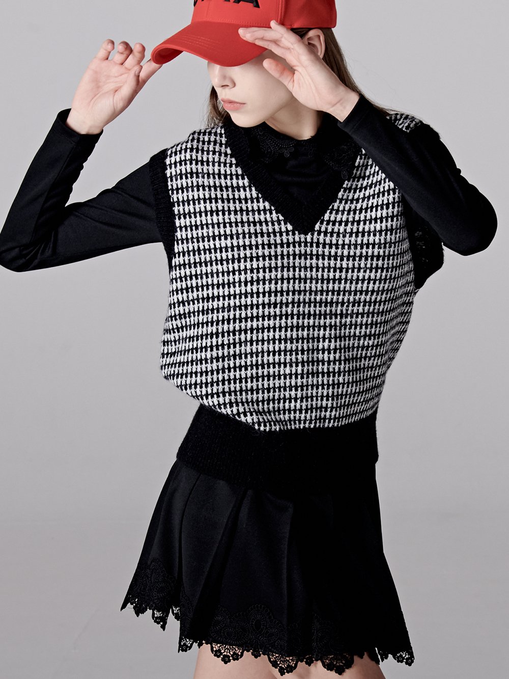 UTAA Rabbit Tooth Knit Vest : Black - Ảnh 3