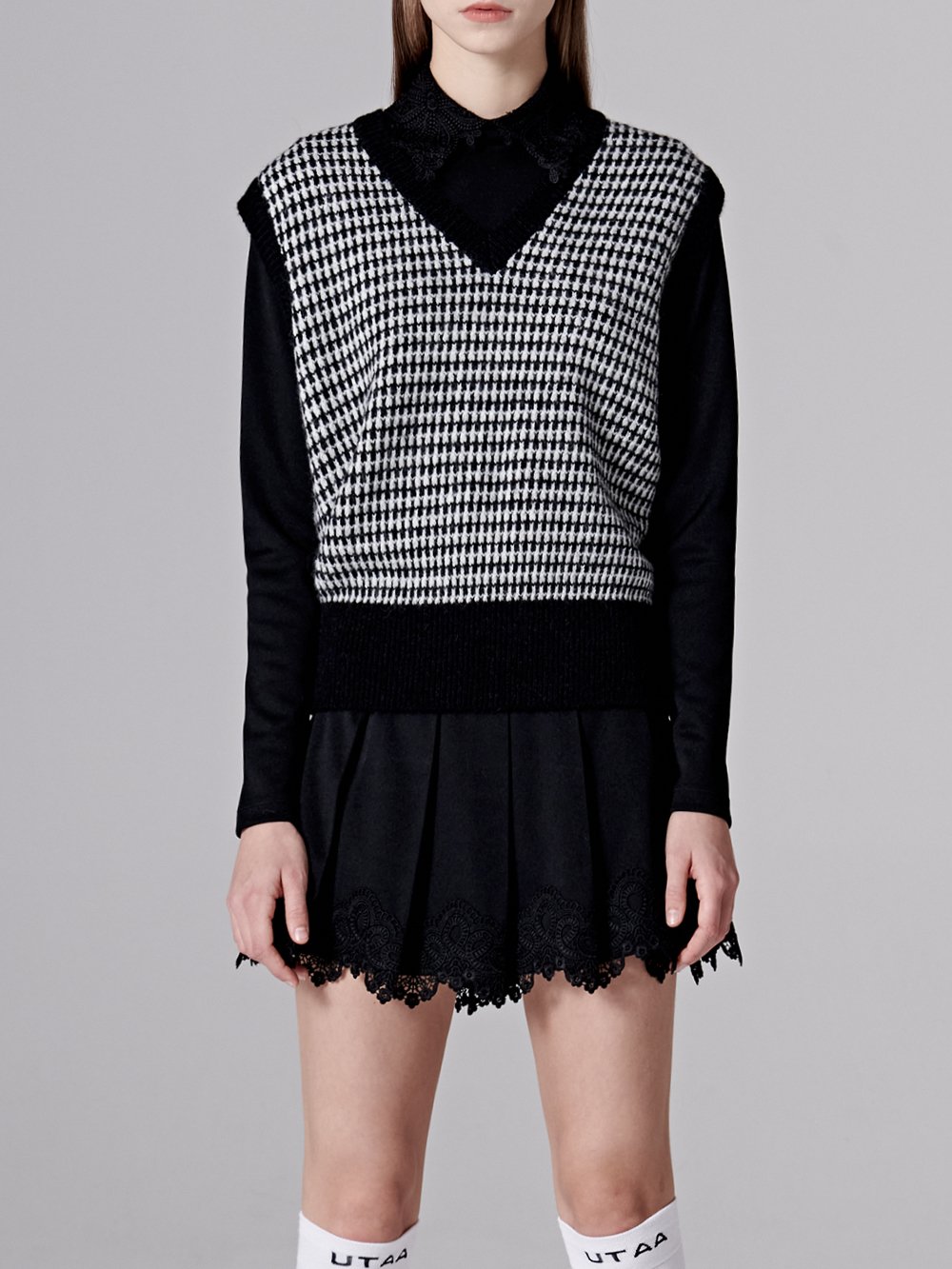 UTAA Rabbit Tooth Knit Vest : Black - Ảnh 4