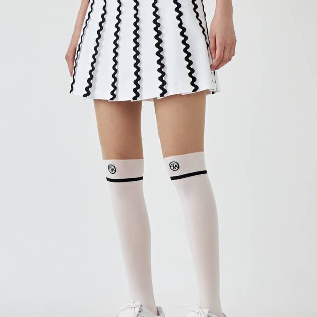 UTAA Tilde Wave Pleats Skirt : White